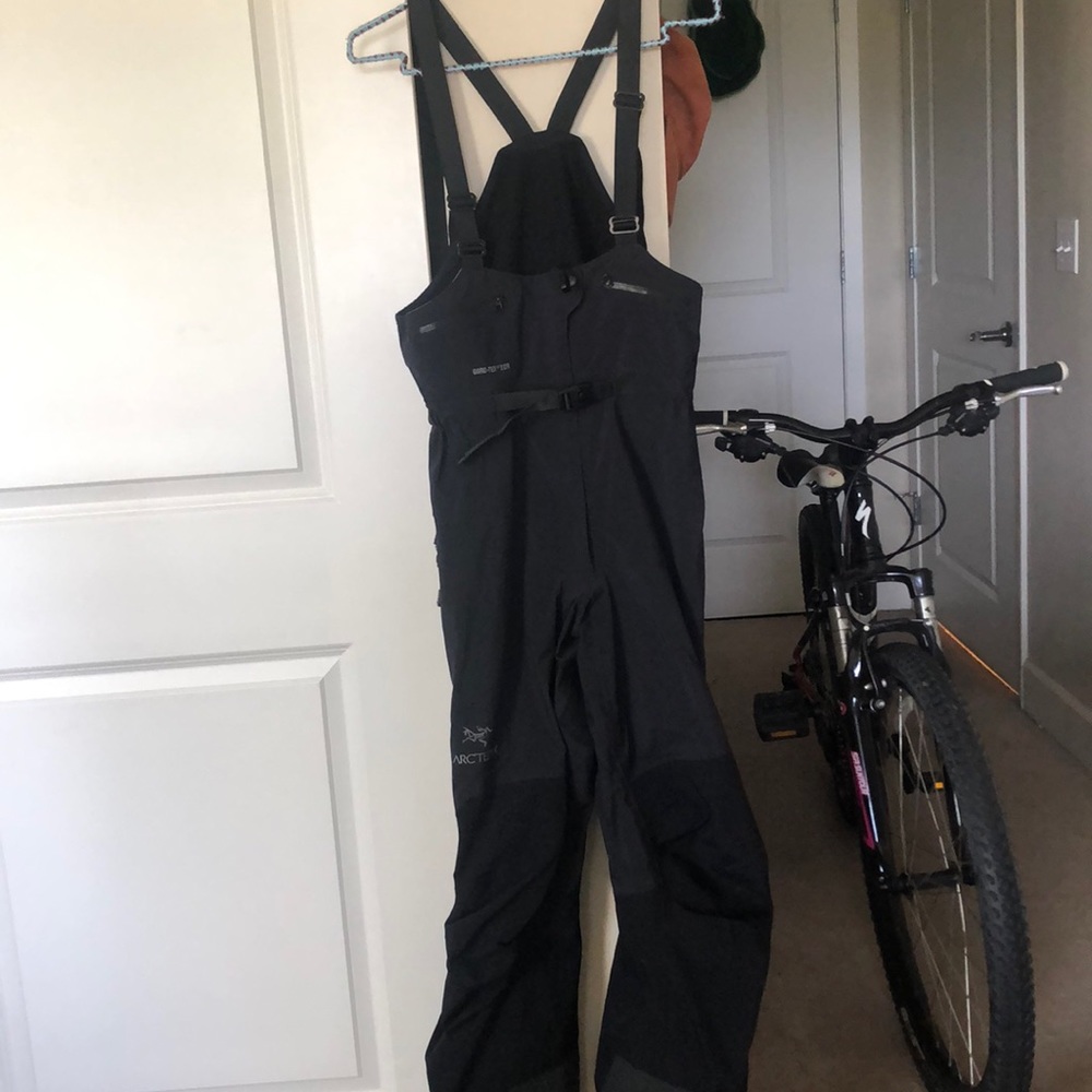 Arcteryx black goretex ski bibs pants size small